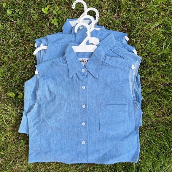 NEW TRUE VINTAGE 90's DEADSTOCK KIDS Chambray Denim Semi Cropped Button Down 7 - Picture 1 of 1